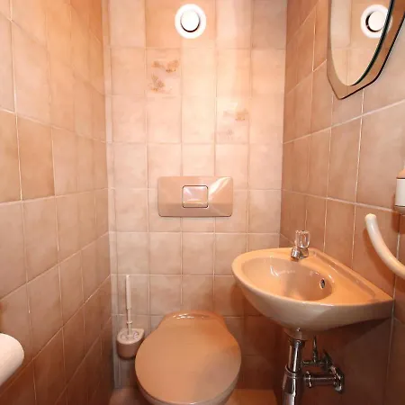 Semesterbostad Holiday Home Hussl By Interhome